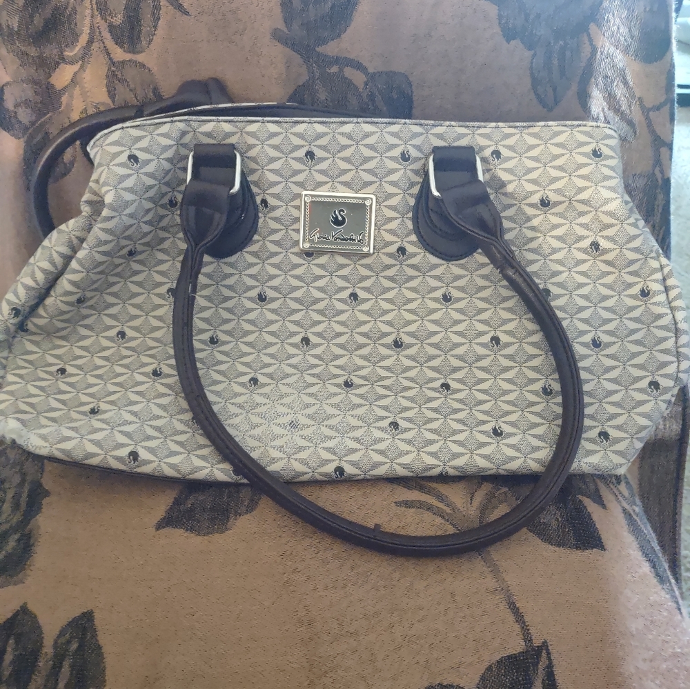 Gloria Vanderbilt Cream and Brown Shoulder Bag with Vintage Design